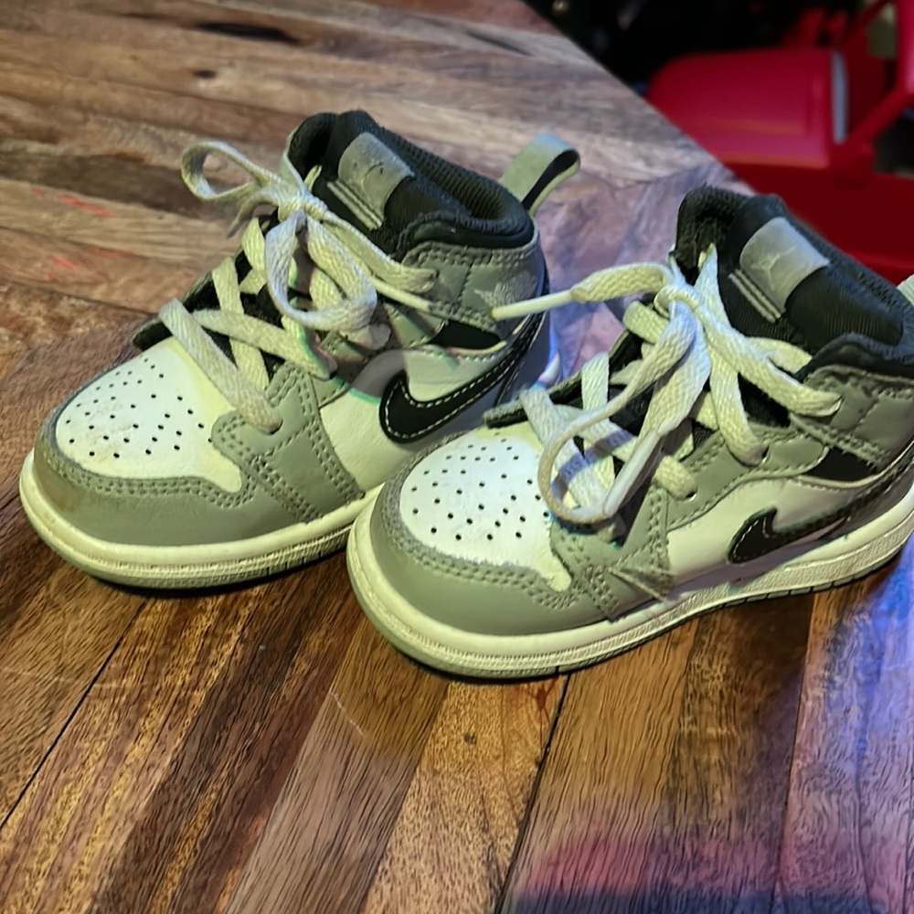 Nike Sneaker toddler Size 6C